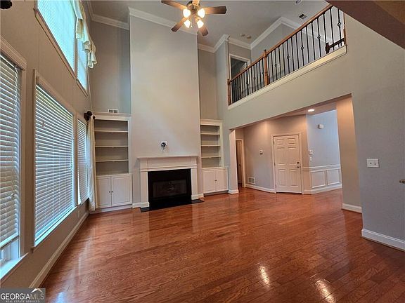 3rd image of 624 Maple Grove Way