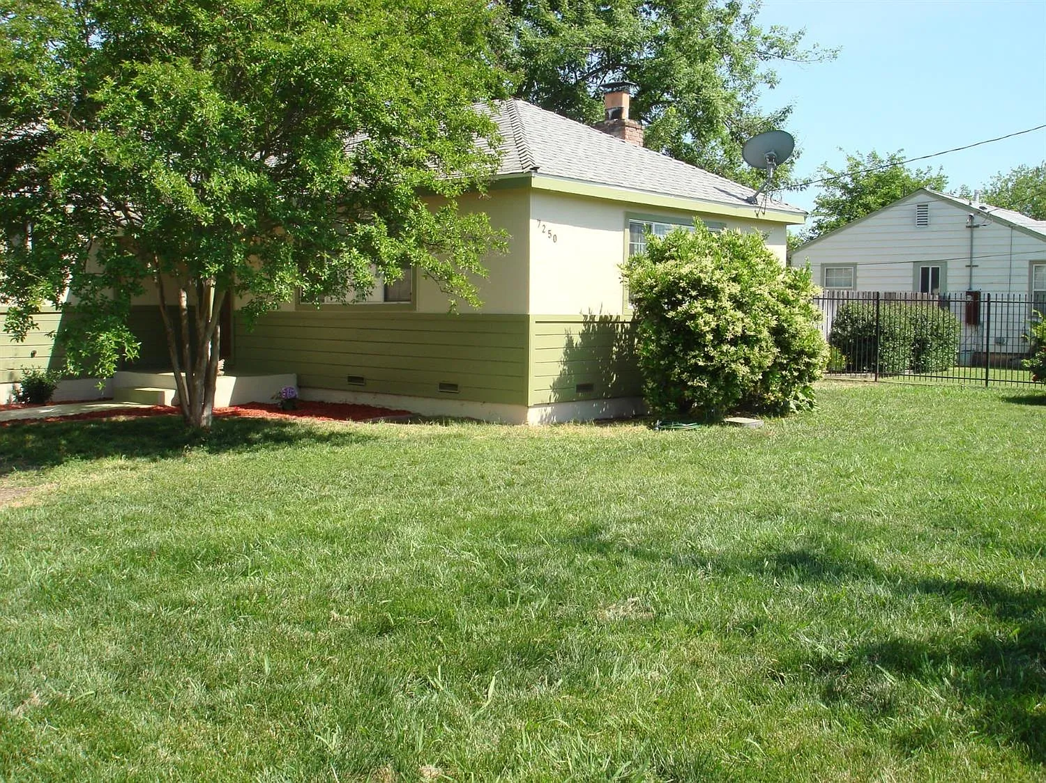 7250 6th St photo 1