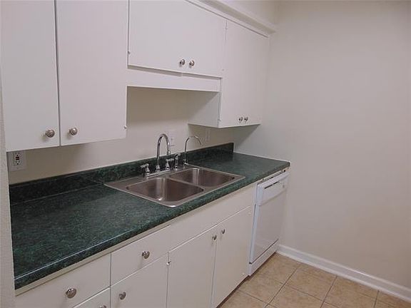 4th image of 4225 Leland College Dr