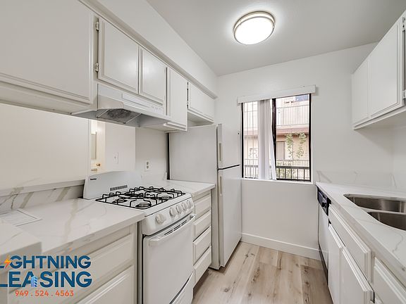 2nd image of 6827 Whitsett Ave APT 213