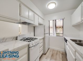 6827 Whitsett Ave APT 201, North Hollywood, CA 91605