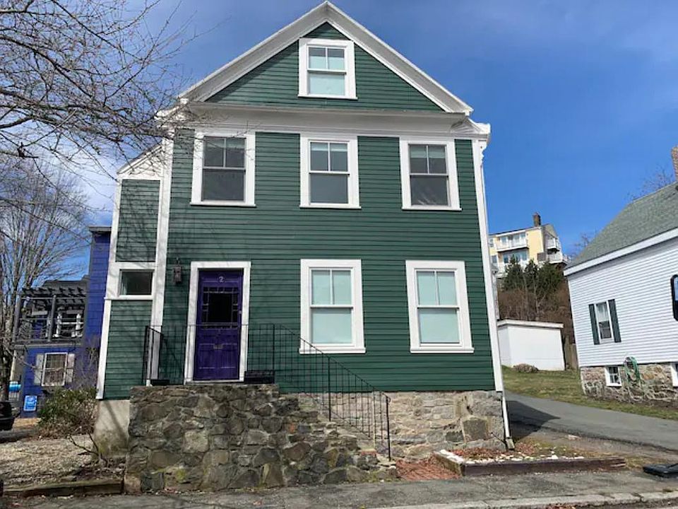 Great old house with unique layout on two floors (2nd & 3rd). Right downtown.