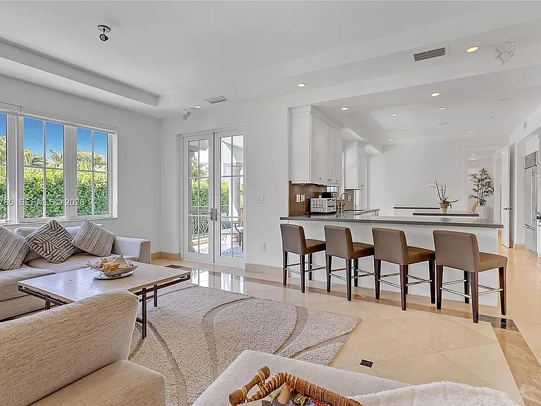 350 Redwood Ln — Photo 11