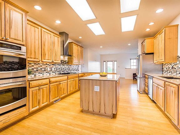 4th image of 3550 Everett Dr