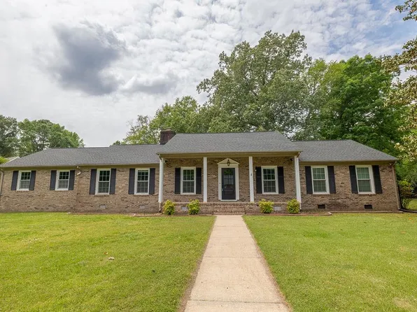 100 Woodland Cir, Franklin, VA 23851