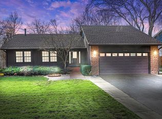 1110 N Old Mill Dr, Palatine, IL 60067