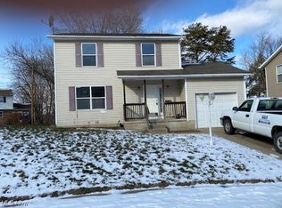 515 Flamos Cir NE, Canton, OH 44704