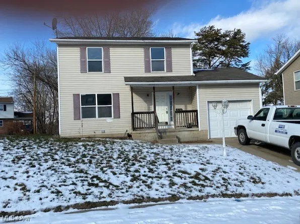 515 Flamos Cir NE, Canton, OH 44704