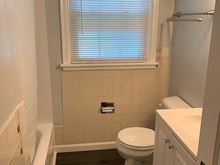 924 Curwood Dr — Photo 4