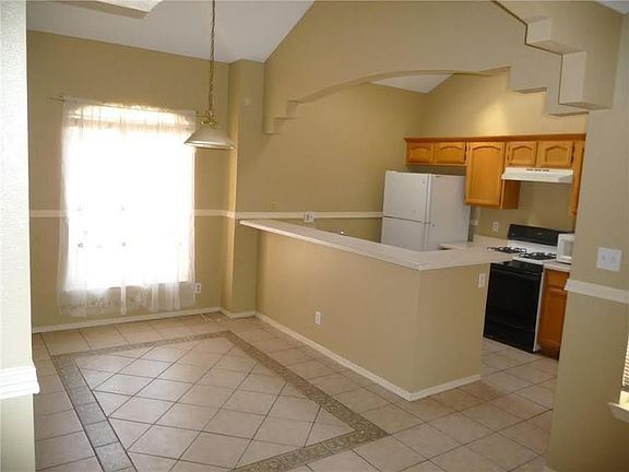 3rd image of 6829 Canyon View Ln