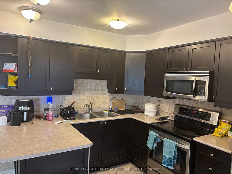 764 Neighbourhood Cir #4 — Photo 5