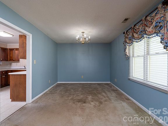 4th image of 566 Camrose Cir NE