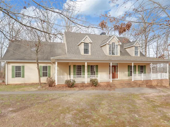 242 Pristine Cv, Hartwell, GA 30643