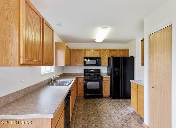 3rd image of 1413 Crowfoot Ln