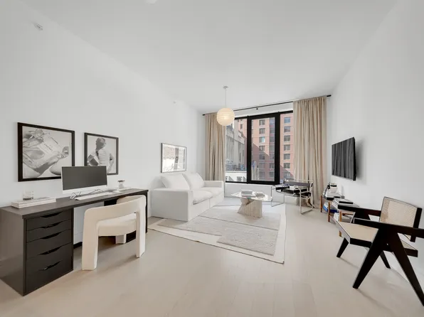 165 Lexington Avenue image 1 of 8