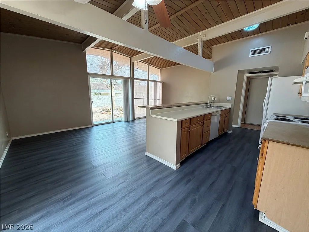 3 bed, 2.0 bath, 1453 sqft, $1,695 — Photo 3