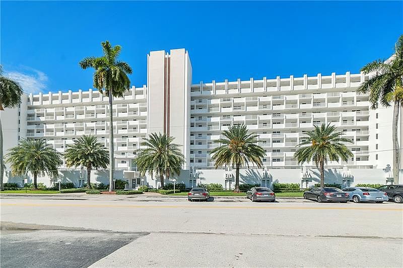 1st image of 511 Bayshore Dr #Penthouse 8