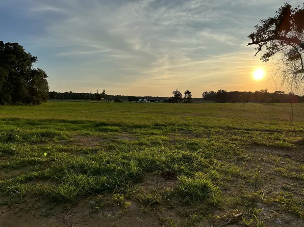 1121 Spry Rd, Bradyville, TN 37026