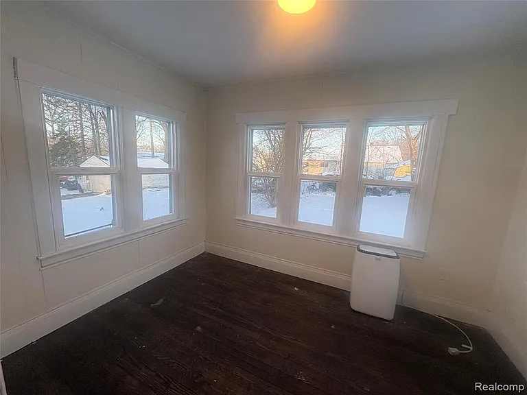 33 S Marshall St — Photo 10
