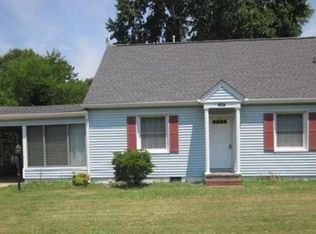 200 Roseneath Ave, Kilmarnock, VA 22482