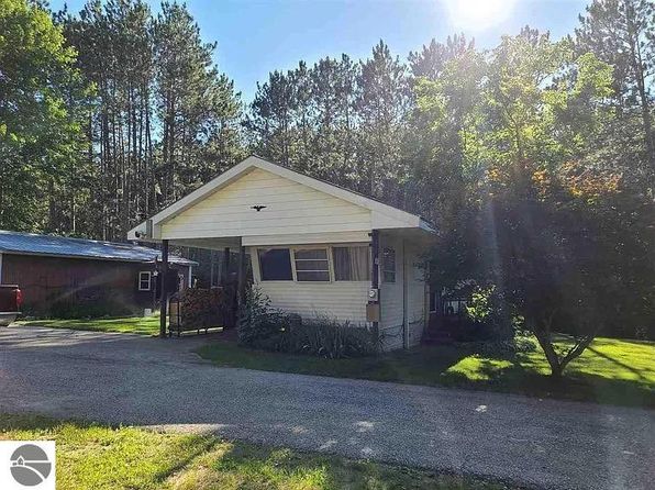 6170 Walton Rd, Kingsley, MI 49649
