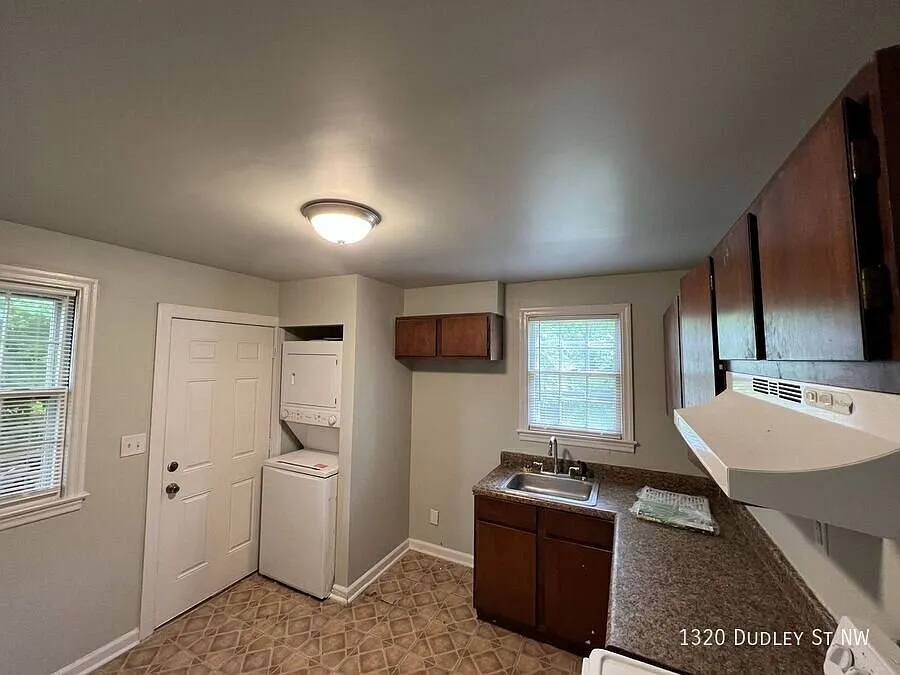 Cozy 2 bed 1 bath — Photo 2