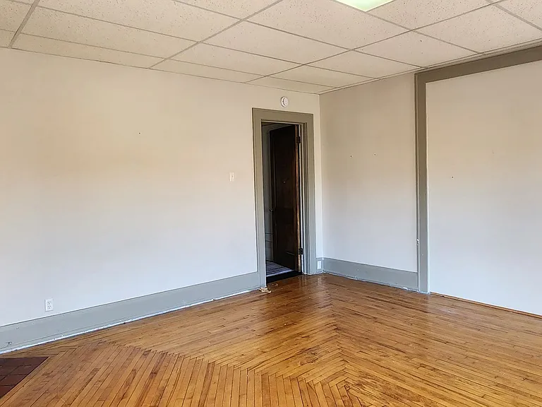 18 N Main St — Photo 23