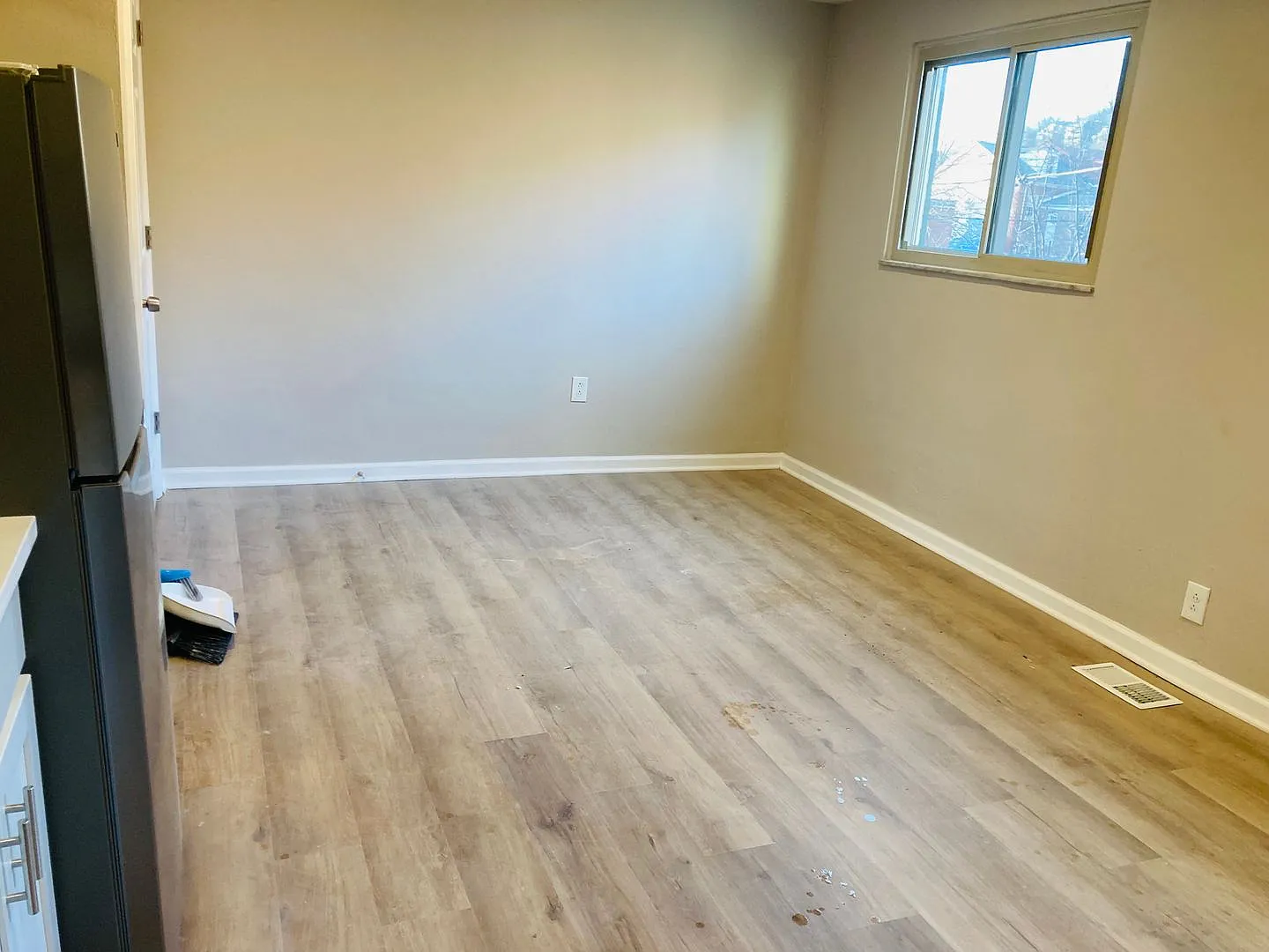 Recently Renovated Micro-one Bedroom Apartment! Fall Move in! — Photo 4