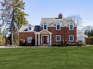 46 Orchard Dr, East Williston, NY 11596