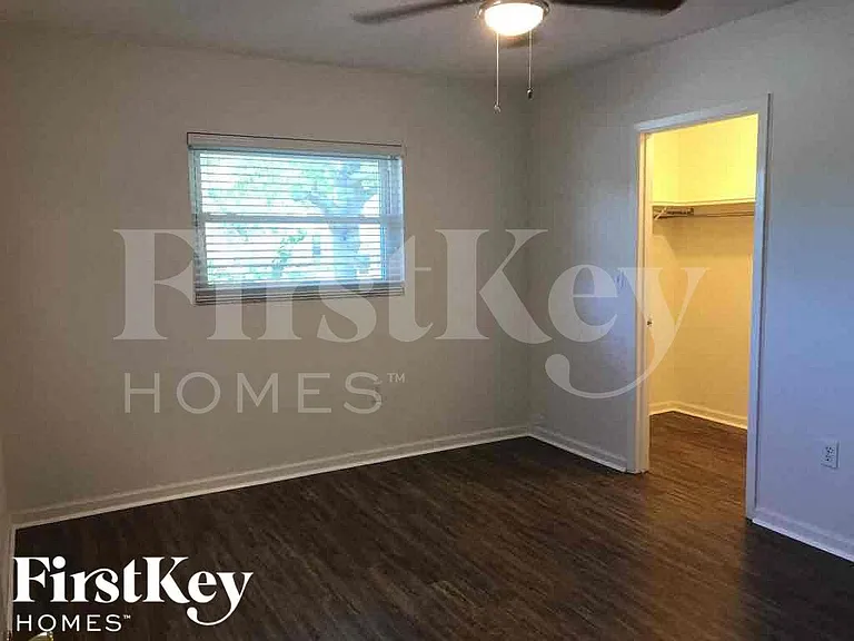 833 Wee Burn St — Photo 16