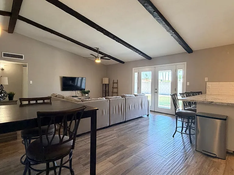 2303 S Cottonwood Dr — Photo 8