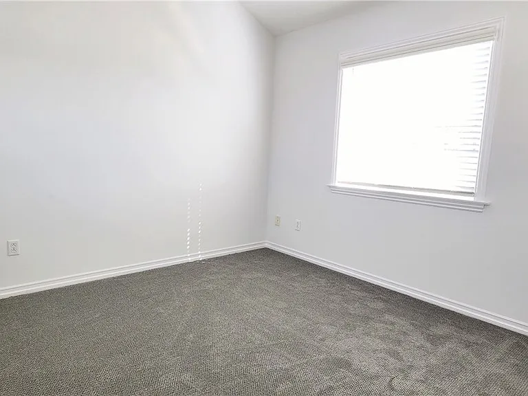 1675 Gramercy Ave — Photo 15