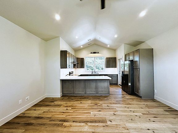 2nd image of 213 Bassett St