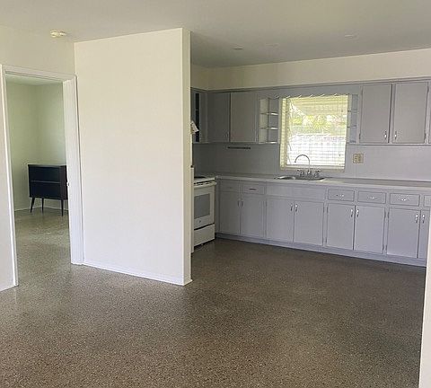 4th image of 2707 NE 32nd St