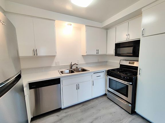 4th image of 4248 Arch Dr #12