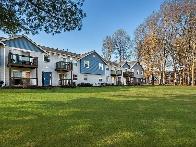 2085 Waterford Pl — Photo 19