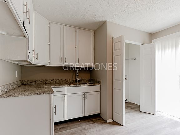 5th image of 4065 Aspen Way