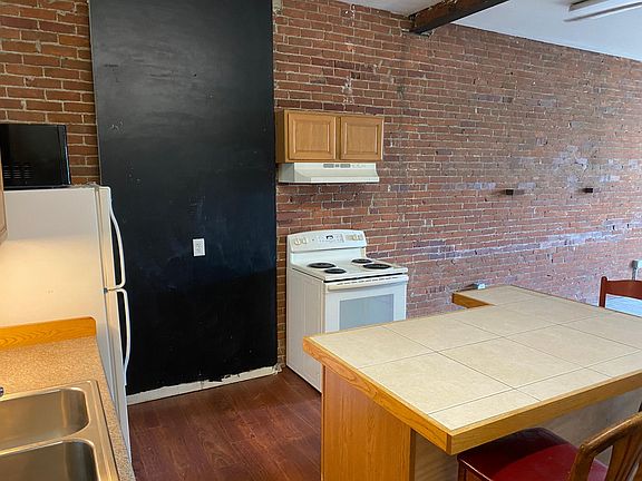 4th image of 3 Railroad Ave APT 2B