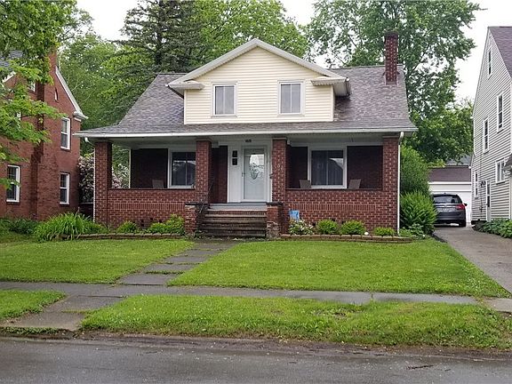 2nd image of 206 Roselawn Ave NE