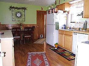 5th image of 470 Park Ln