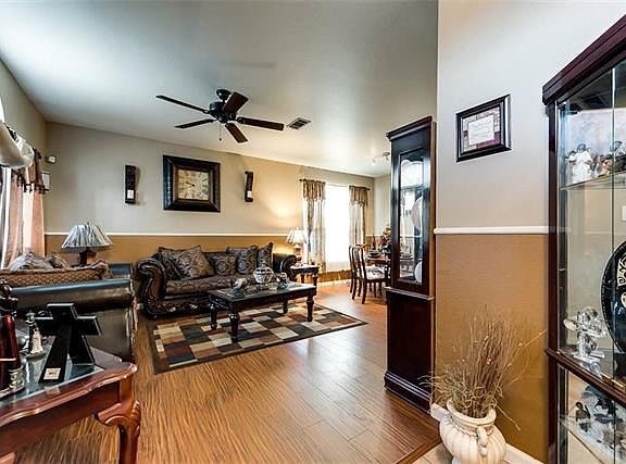 4th image of 1701 Hillcrest Ct