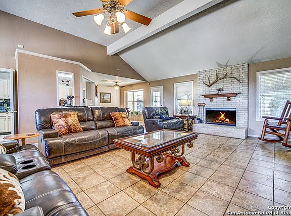 4th image of 725 Lakepark Dr
