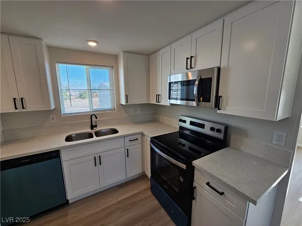 981 McMurray Dr, Pahrump, NV 89060