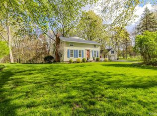 1081 E Tienken Rd, Rochester Hills, MI 48306