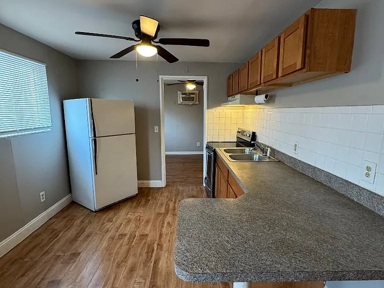 2602 Chesterfield Ct #4 — Photo 3