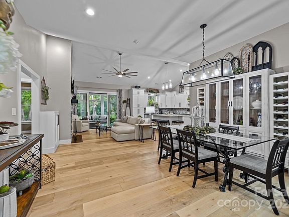 5th image of 7342 Milan Dr