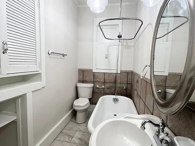 421 E Myrtle St — Photo 12