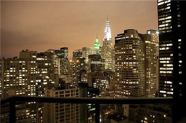 Sold by R New York | media 4