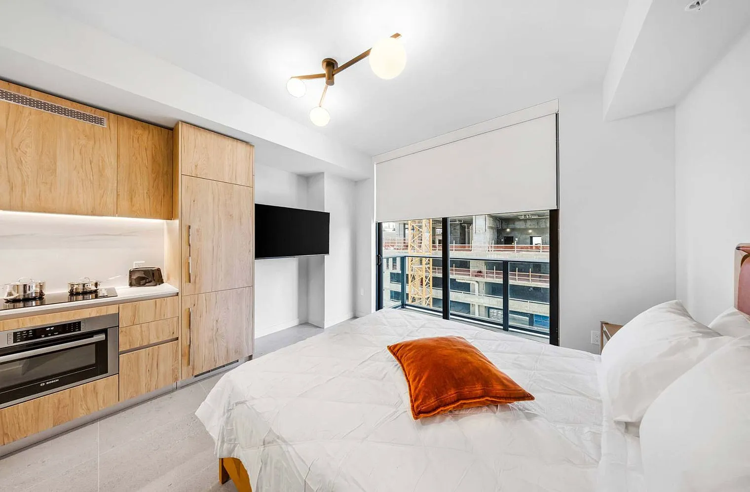 1 bed, 1.0 bath, 548 sqft, $6,716 — Photo 2