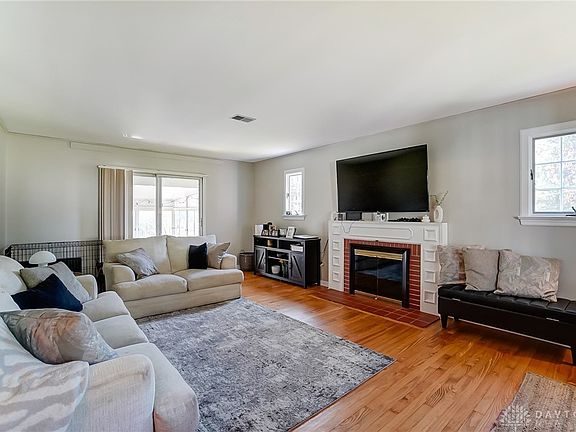 5th image of 1203 N Sunset Dr